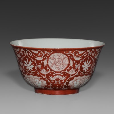 A REVERSE-DECORATED CORAL-GROUND ‘PEONY AND LOTUS’ BOWL, LATE QING DYNASTY