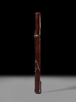 Lot 58 - KOKEI: A RARE AND LARGE WOOD KISERUZUTSU (PIPE CASE) DEPICTING DARUMA