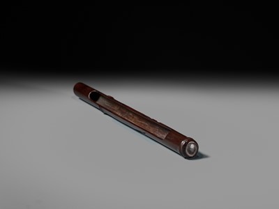 Lot 58 - KOKEI: A RARE AND LARGE WOOD KISERUZUTSU (PIPE CASE) DEPICTING DARUMA