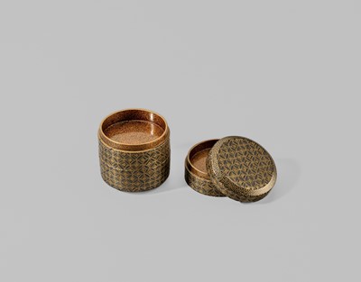 Lot 1565 - A FINE JU-KOGO (TIERED INCENSE BOX) AND COVER WITH A BROCADE DESIGN