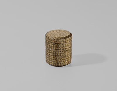 Lot 1565 - A FINE JU-KOGO (TIERED INCENSE BOX) AND COVER WITH A BROCADE DESIGN