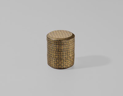 Lot 1565 - A FINE JU-KOGO (TIERED INCENSE BOX) AND COVER WITH A BROCADE DESIGN