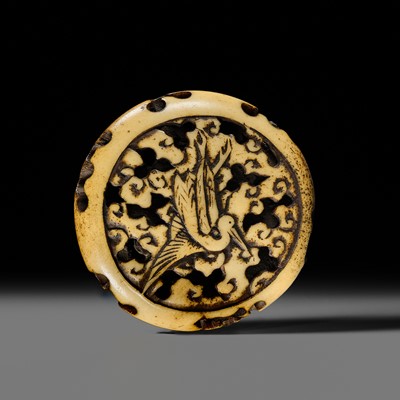 Lot 343 - A FINE ANTLER RYUSA MANJU NETSUKE OF A CRANE IN CLOUDS
