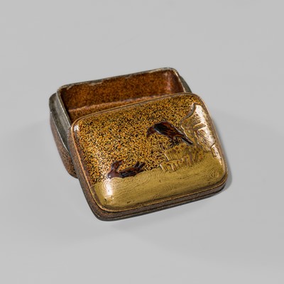 Lot 289 - A RARE LACQUER KOGO (INCENSE BOX) AND COVER DEPICTING TWO CORMORANTS
