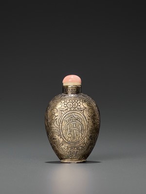 Lot 408 - A GILT SILVER SNUFF BOTTLE FROM THE QUEEN CONSORT OF SIAM, YUE HE MARK