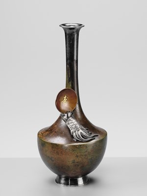 Lot 25 - KANEMITSU: A RARE AND SUPERB ‘MINOGAME AND SAKE’ BRONZE AND SILVER VASE