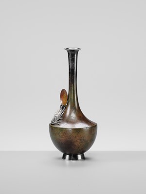 Lot 25 - KANEMITSU: A RARE AND SUPERB ‘MINOGAME AND SAKE’ BRONZE AND SILVER VASE