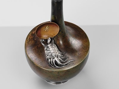 Lot 25 - KANEMITSU: A RARE AND SUPERB ‘MINOGAME AND SAKE’ BRONZE AND SILVER VASE
