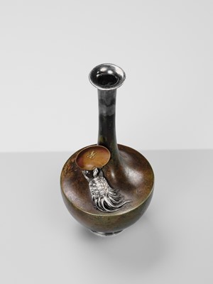 Lot 25 - KANEMITSU: A RARE AND SUPERB ‘MINOGAME AND SAKE’ BRONZE AND SILVER VASE