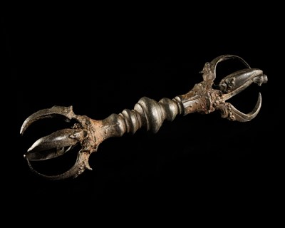 Lot 474 - A LARGE BRONZE VAJRA, JAVA, INDONESIA, CIRCA 8TH-10TH CENTURY