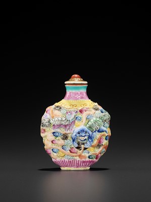 Lot 400 - A FAMILLE ROSE MOLDED PORCELAIN ‘BUDDHIST LIONS’ SNUFF BOTTLE AND MATCHING STOPPER