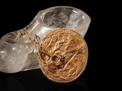 Lot 52 - AN EXTREMELY RARE ROCK CRYSTAL ‘BOVINE HEAD’ RHYTON WITH GOLD COVER, LIAO DYNASTY