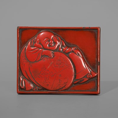 Lot 111 - A TSUISHU LACQUER KOGO (INCENSE BOX) AND COVER DEPICTING DARUMA