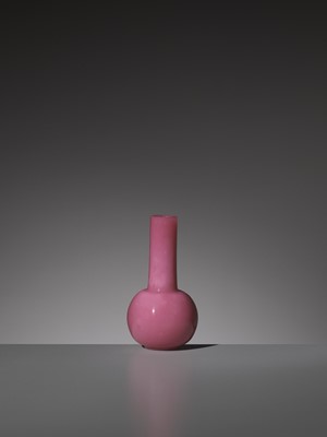 Lot 13 - A PINK GLASS BOTTLE VASE, WHEEL-CUT MARK AND PERIOD OF QIANLONG