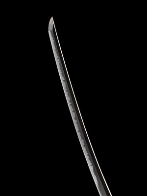 SUKENAGA: A WAKIZASHI IN SUPERB LACQUER ‘KIRI, KATABAMI AND KIKU’ KOSHIRAE, THE BLADE WITH NBTHK TOKUBETSU HOZON TOKEN CERTIFICATE