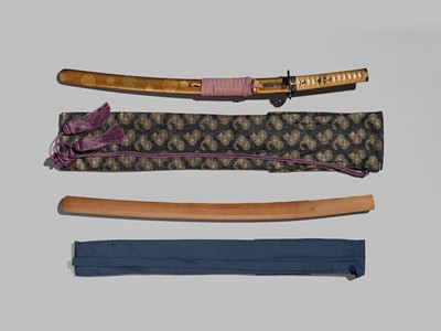 SUKENAGA: A WAKIZASHI IN SUPERB LACQUER ‘KIRI, KATABAMI AND KIKU’ KOSHIRAE, THE BLADE WITH NBTHK TOKUBETSU HOZON TOKEN CERTIFICATE