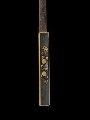 SUKENAGA: A WAKIZASHI IN SUPERB LACQUER ‘KIRI, KATABAMI AND KIKU’ KOSHIRAE, THE BLADE WITH NBTHK TOKUBETSU HOZON TOKEN CERTIFICATE