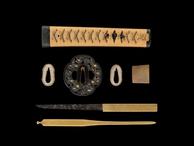 SUKENAGA: A WAKIZASHI IN SUPERB LACQUER ‘KIRI, KATABAMI AND KIKU’ KOSHIRAE, THE BLADE WITH NBTHK TOKUBETSU HOZON TOKEN CERTIFICATE