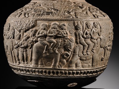 Lot 104 - A RARE AND REMARKABLY FINE CHANDRAKETUGARH POTTERY VASE, SHUNGA PERIOD, 2ND-1ST CENTURY BC