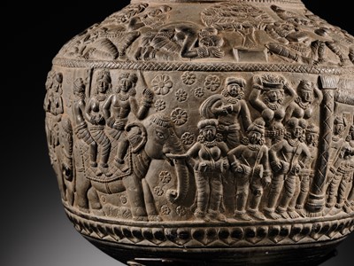 Lot 104 - A RARE AND REMARKABLY FINE CHANDRAKETUGARH POTTERY VASE, SHUNGA PERIOD, 2ND-1ST CENTURY BC