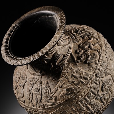 Lot 104 - A RARE AND REMARKABLY FINE CHANDRAKETUGARH POTTERY VASE, SHUNGA PERIOD, 2ND-1ST CENTURY BC