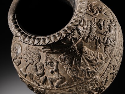 Lot 104 - A RARE AND REMARKABLY FINE CHANDRAKETUGARH POTTERY VASE, SHUNGA PERIOD, 2ND-1ST CENTURY BC