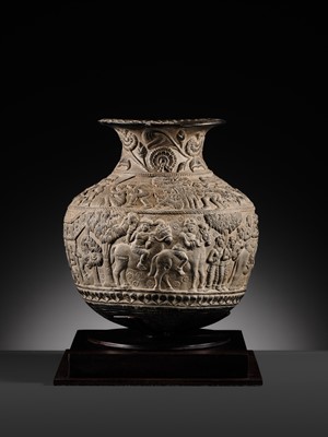 Lot 104 - A RARE AND REMARKABLY FINE CHANDRAKETUGARH POTTERY VASE, SHUNGA PERIOD, 2ND-1ST CENTURY BC