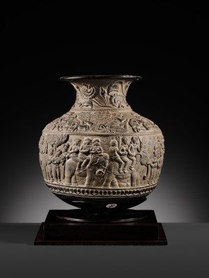 Lot 104 - A RARE AND REMARKABLY FINE CHANDRAKETUGARH POTTERY VASE, SHUNGA PERIOD, 2ND-1ST CENTURY BC