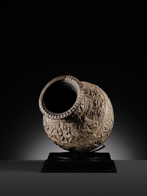 Lot 104 - A RARE AND REMARKABLY FINE CHANDRAKETUGARH POTTERY VASE, SHUNGA PERIOD, 2ND-1ST CENTURY BC