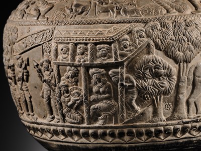 Lot 104 - A RARE AND REMARKABLY FINE CHANDRAKETUGARH POTTERY VASE, SHUNGA PERIOD, 2ND-1ST CENTURY BC