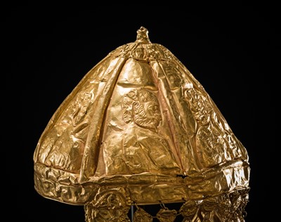 Lot 185 - AN EXCEPTIONAL AND EXTREMELY RARE 23K GOLD RITUAL HELMET, WESTERN EURASIAN STEPPE, POSSIBLY HELLENISTIC OR SCYTHIAN IN THE FIRST MILLENNIUM BC