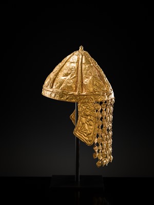 Lot 185 - AN EXCEPTIONAL AND EXTREMELY RARE 23K GOLD RITUAL HELMET, WESTERN EURASIAN STEPPE, POSSIBLY HELLENISTIC OR SCYTHIAN IN THE FIRST MILLENNIUM BC