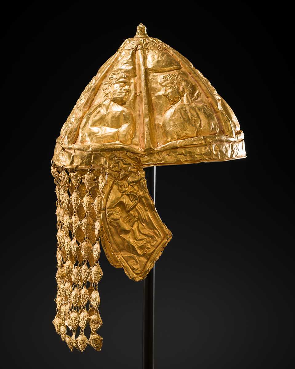 Lot 185 - AN EXCEPTIONAL AND EXTREMELY RARE 23K GOLD RITUAL HELMET, WESTERN EURASIAN STEPPE, POSSIBLY HELLENISTIC OR SCYTHIAN IN THE FIRST MILLENNIUM BC