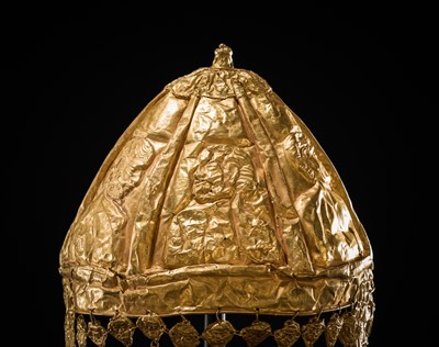 Lot 185 - AN EXCEPTIONAL AND EXTREMELY RARE 23K GOLD RITUAL HELMET, WESTERN EURASIAN STEPPE, POSSIBLY HELLENISTIC OR SCYTHIAN IN THE FIRST MILLENNIUM BC