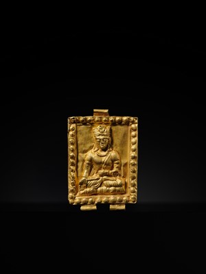 Lot 98 - A GOLD REPOUSSÉ ‘CROWNED BUDDHA’ PENDANT, ANCIENT REGION OF GANDHARA