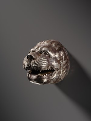 Lot 90 - A SILVER ‘LION HEAD’ PROTOME, NEO-ASSYRIAN TO EARLY ACHAEMENID DYNASTY