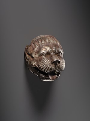 Lot 90 - A SILVER ‘LION HEAD’ PROTOME, NEO-ASSYRIAN TO EARLY ACHAEMENID DYNASTY