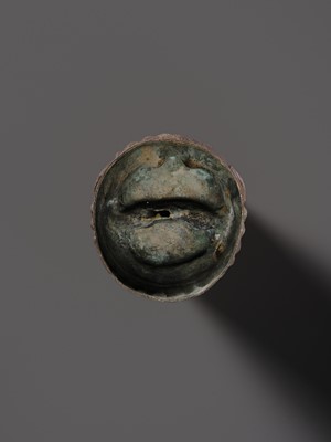 Lot 90 - A SILVER ‘LION HEAD’ PROTOME, NEO-ASSYRIAN TO EARLY ACHAEMENID DYNASTY