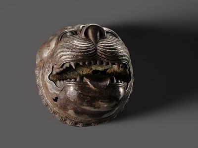 Lot 90 - A SILVER ‘LION HEAD’ PROTOME, NEO-ASSYRIAN TO EARLY ACHAEMENID DYNASTY