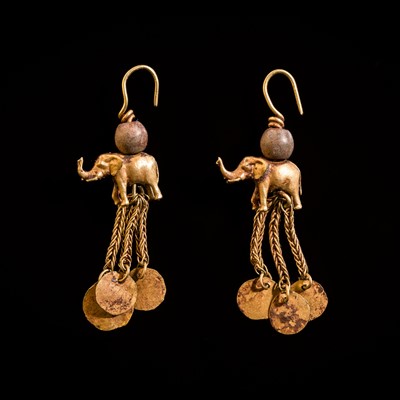 Lot 92 - A PAIR OF GOLD ‘ELEPHANT’ EARRINGS, TAXILA, INDO-GREEK RULE, HELLENISTIC PERIOD