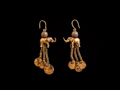 Lot 92 - A PAIR OF GOLD ‘ELEPHANT’ EARRINGS, TAXILA, INDO-GREEK RULE, HELLENISTIC PERIOD