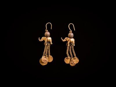 Lot 92 - A PAIR OF GOLD ‘ELEPHANT’ EARRINGS, TAXILA, INDO-GREEK RULE, HELLENISTIC PERIOD