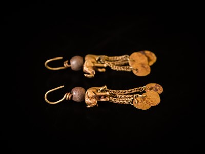 Lot 92 - A PAIR OF GOLD ‘ELEPHANT’ EARRINGS, TAXILA, INDO-GREEK RULE, HELLENISTIC PERIOD