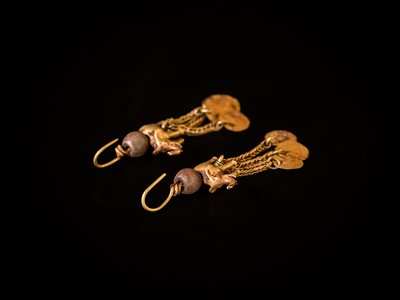 Lot 92 - A PAIR OF GOLD ‘ELEPHANT’ EARRINGS, TAXILA, INDO-GREEK RULE, HELLENISTIC PERIOD