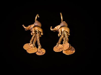 Lot 92 - A PAIR OF GOLD ‘ELEPHANT’ EARRINGS, TAXILA, INDO-GREEK RULE, HELLENISTIC PERIOD