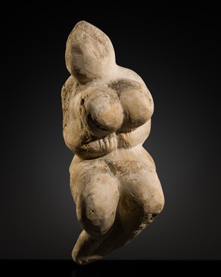 Lot 282 - A RARE STONE FIGURE OF A RECLINED MOTHER GODDESS, INDUS VALLEY CIVILIZATION