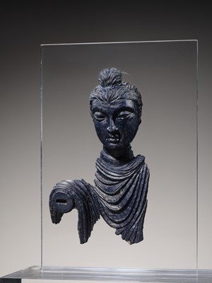 Lot 102 - A FINE LAPIS LAZULI FRAGMENT OF BUDDHA SHAKYAMUNI