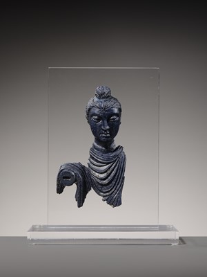 Lot 102 - A FINE LAPIS LAZULI FRAGMENT OF BUDDHA SHAKYAMUNI