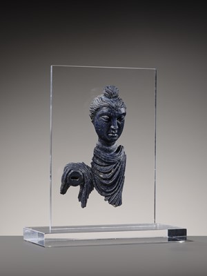 Lot 102 - A FINE LAPIS LAZULI FRAGMENT OF BUDDHA SHAKYAMUNI