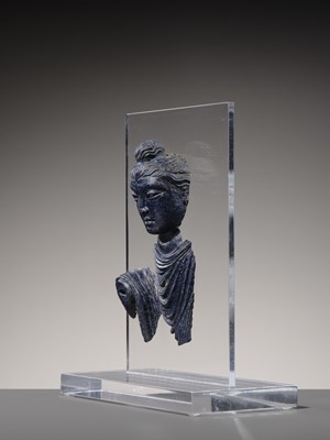 Lot 102 - A FINE LAPIS LAZULI FRAGMENT OF BUDDHA SHAKYAMUNI